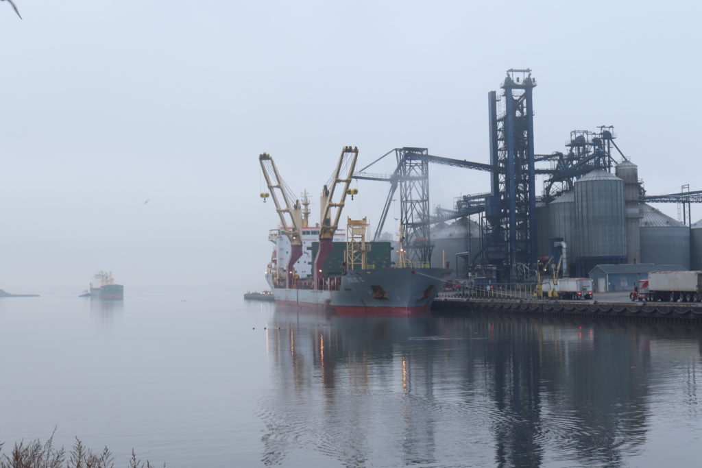 Extended Great Lakes shipping season saves up to 6,700 long-distance truck trips in just one week